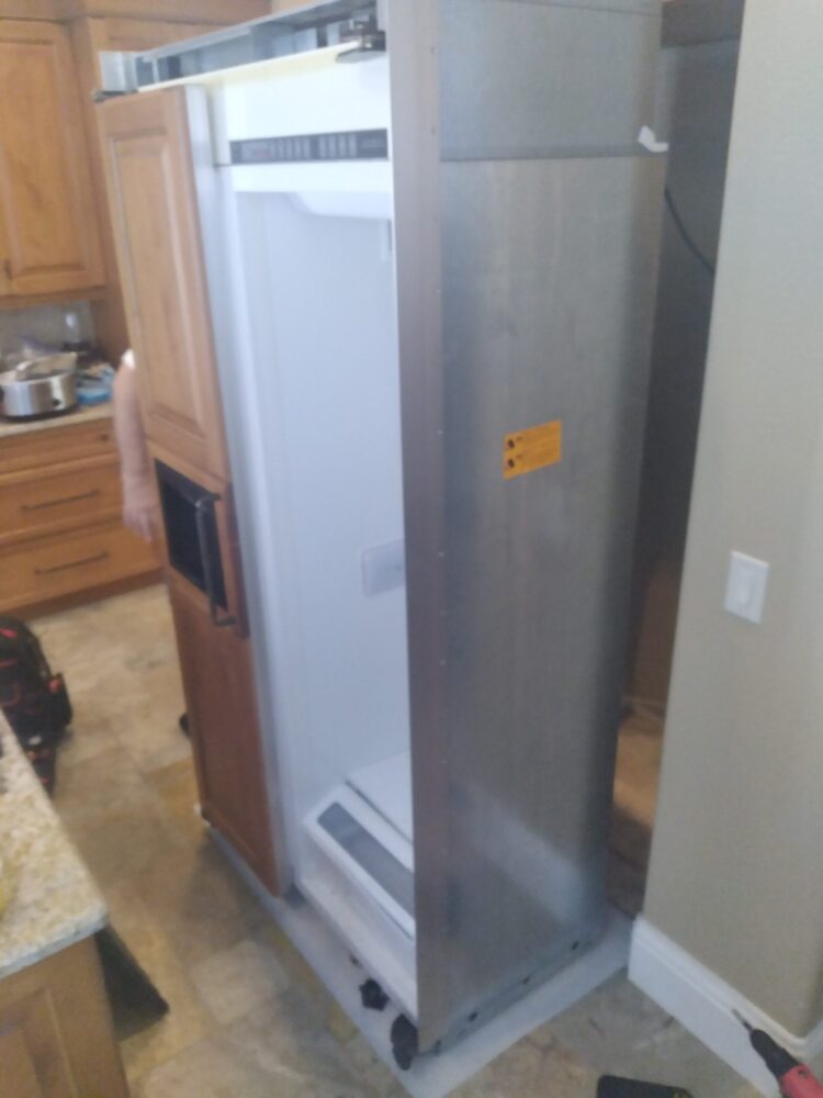 appliance repair refrigerator  repair replace door hinge 4th street clermont fl 34711